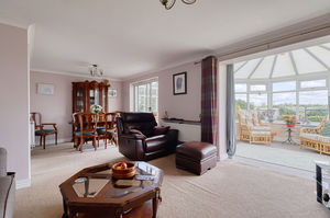 Lounge/Diner- click for photo gallery